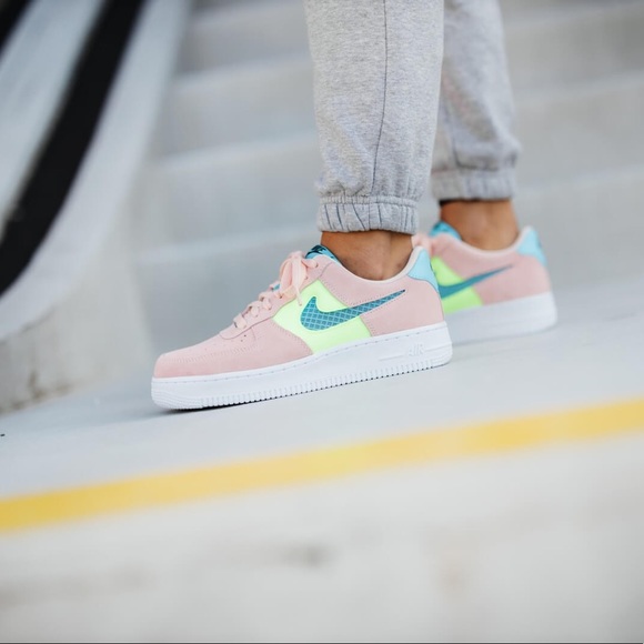 Nike Womens Air Force 1 Low '07 SE NWT 7.5 - Picture 4 of 6